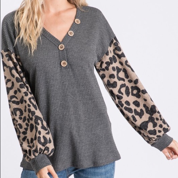 Make Offer🌷Charcoal Thermal Top/Leopard Sleeves - Picture 5 of 7